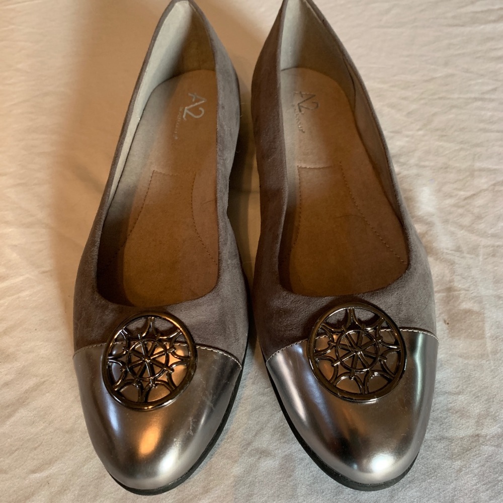 NWOT A2 by Aerosoles Gray and Silver Flats